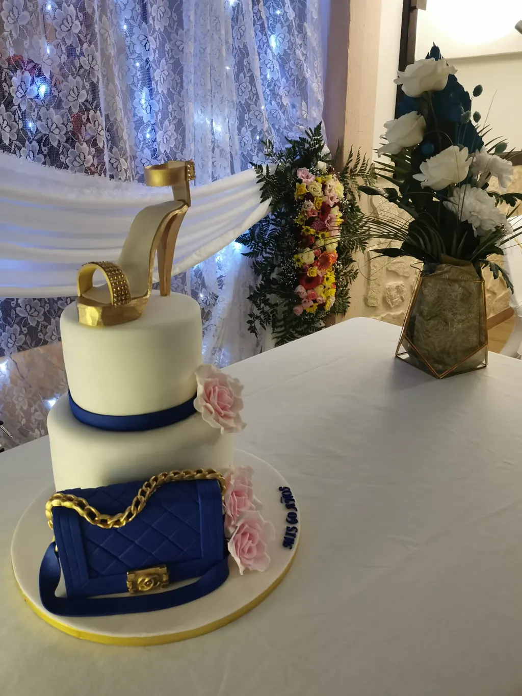 Gâteau design en forme de sac pour un anniversaire