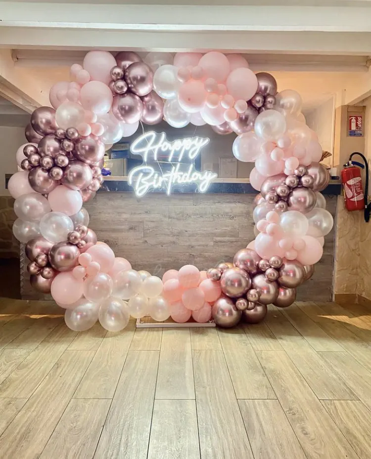 Arche de ballons roses et néon Happy Birthday